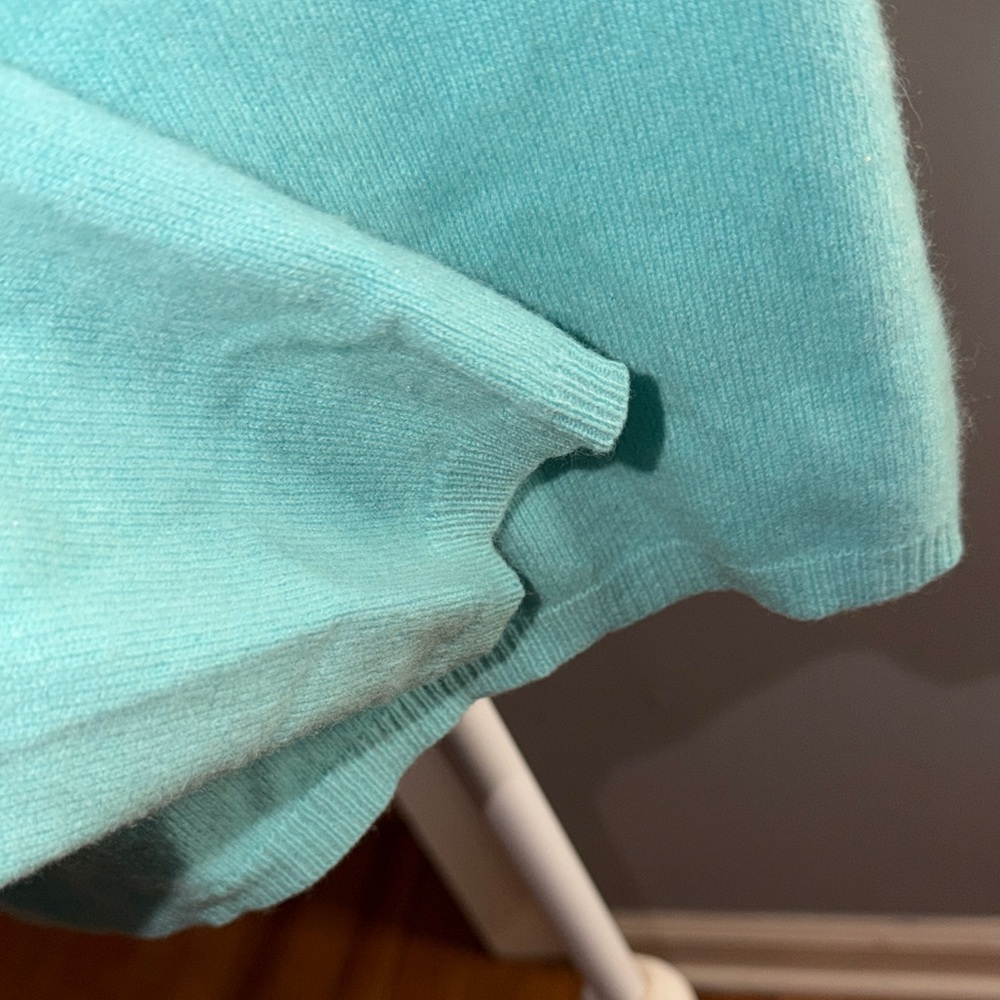 Adrienne Vittadini 100% Cashmere Aqua V-Neck Sweater - Picture 3 of 7
